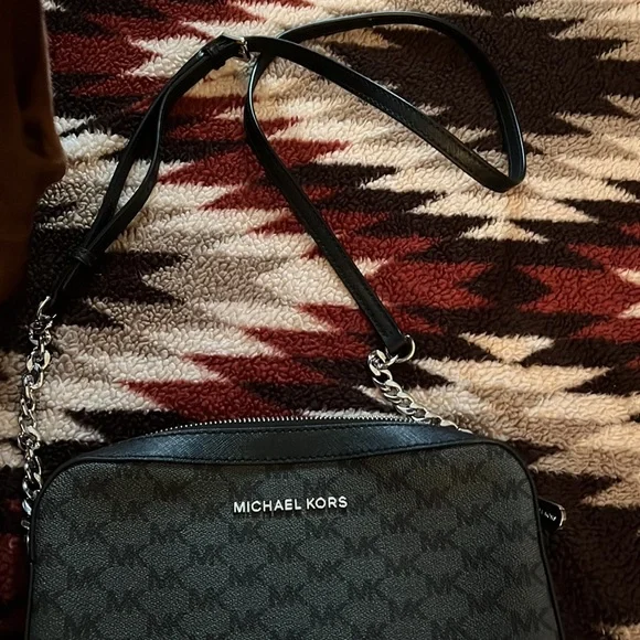 Michael Kors crossbody - Picture 2 of 3